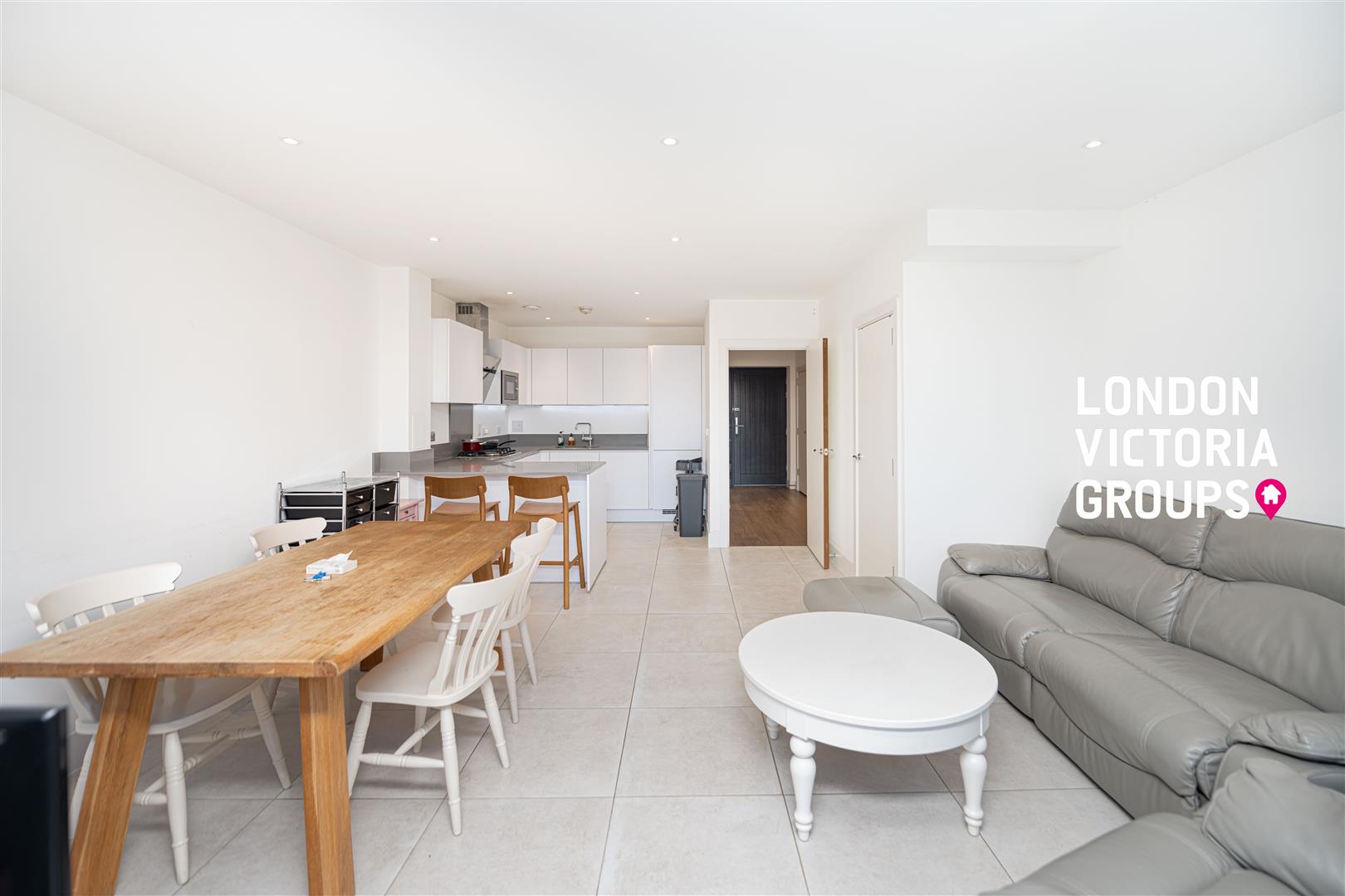 5 bed property in Pipit Drive, London